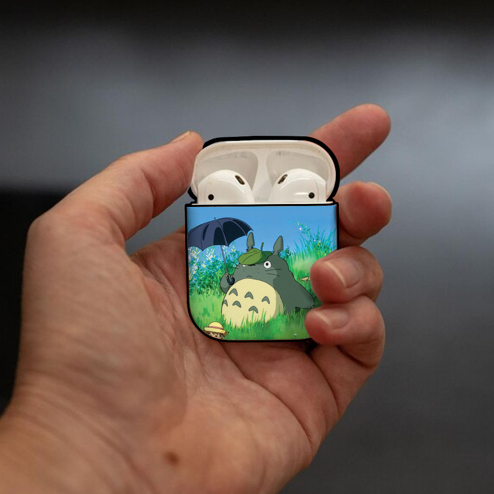となりのトトロ 草壁メイ 草壁サツキ My Neighbor Totoro Satsuki Kusakabe Mei Kusakabe AirPods 第2世代保護ケース ハードシェル ブラック 耐衝撃・防指紋・カラビナ付き