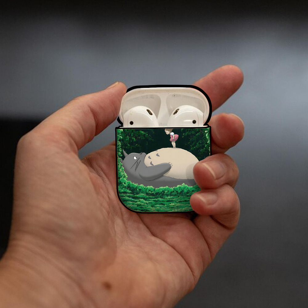 となりのトトロ 草壁メイ 草壁サツキ My Neighbor Totoro Satsuki Kusakabe Mei Kusakabe AirPods 第2世代保護ケース ハードシェル ブラック 耐衝撃・防指紋・カラビナ付き