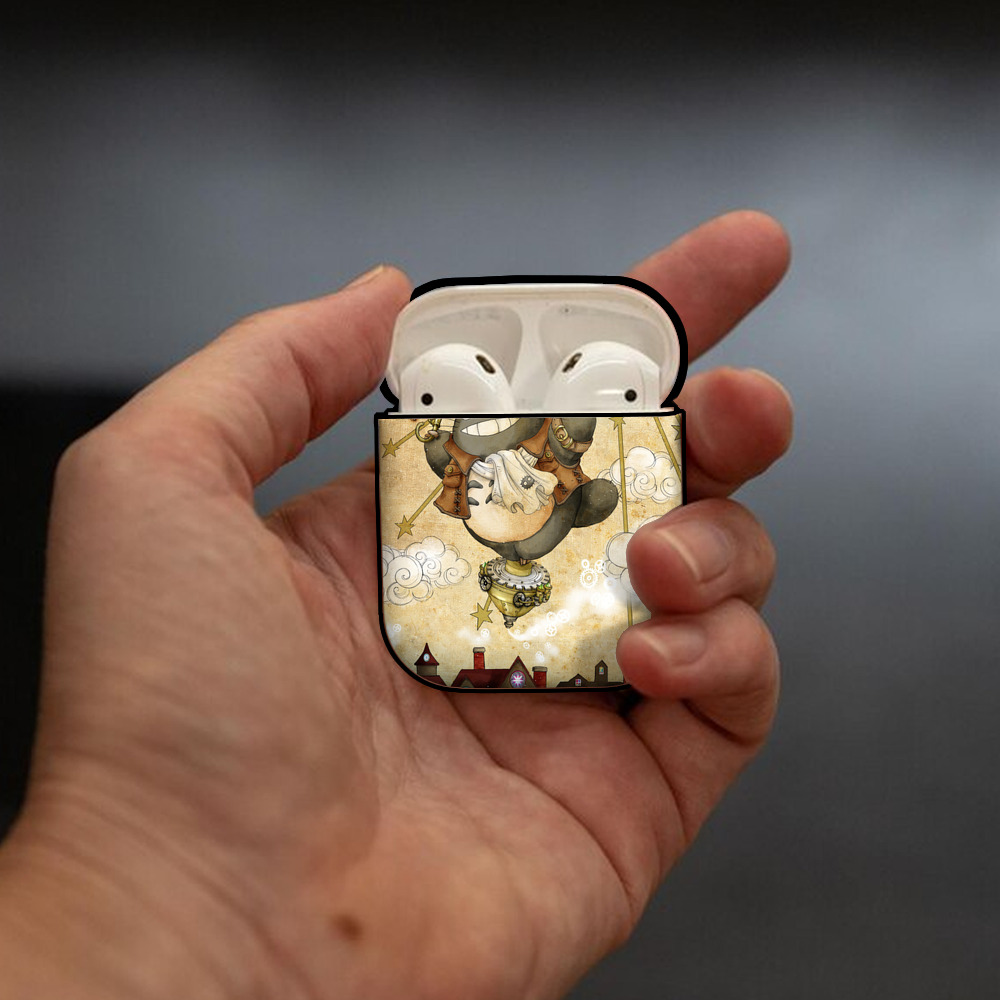 となりのトトロ 草壁メイ 草壁サツキ My Neighbor Totoro Satsuki Kusakabe Mei Kusakabe AirPods 第2世代保護ケース ハードシェル ブラック 耐衝撃・防指紋・カラビナ付き