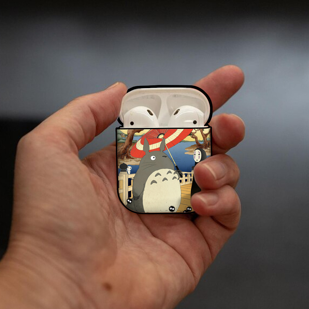 となりのトトロ 草壁メイ 草壁サツキ My Neighbor Totoro Satsuki Kusakabe Mei Kusakabe AirPods 第2世代保護ケース ハードシェル ブラック 耐衝撃・防指紋・カラビナ付き