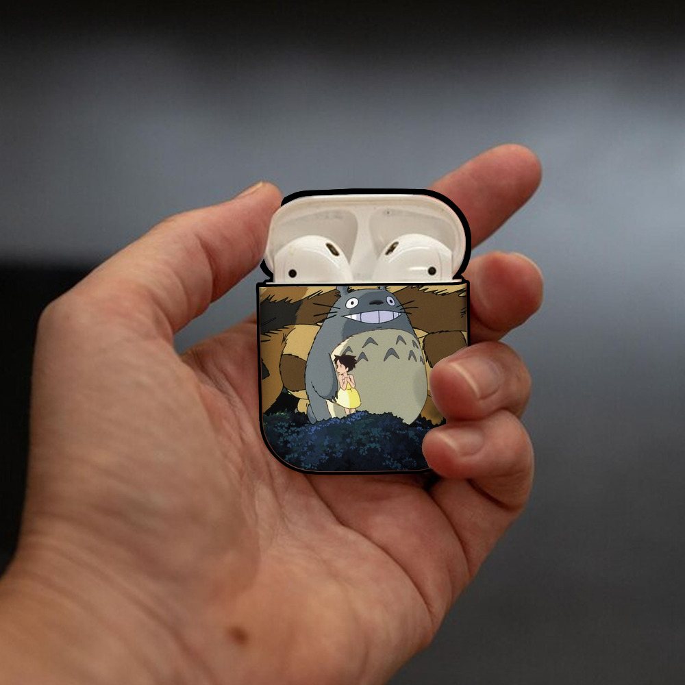 となりのトトロ 草壁メイ 草壁サツキ My Neighbor Totoro Satsuki Kusakabe Mei Kusakabe AirPods 第2世代保護ケース ハードシェル ブラック 耐衝撃・防指紋・カラビナ付き