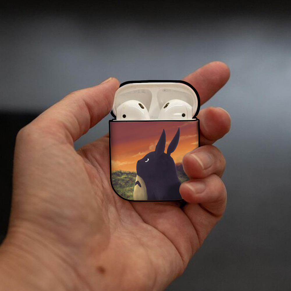 となりのトトロ 草壁メイ 草壁サツキ My Neighbor Totoro Satsuki Kusakabe Mei Kusakabe AirPods 第2世代保護ケース ハードシェル ブラック 耐衝撃・防指紋・カラビナ付き