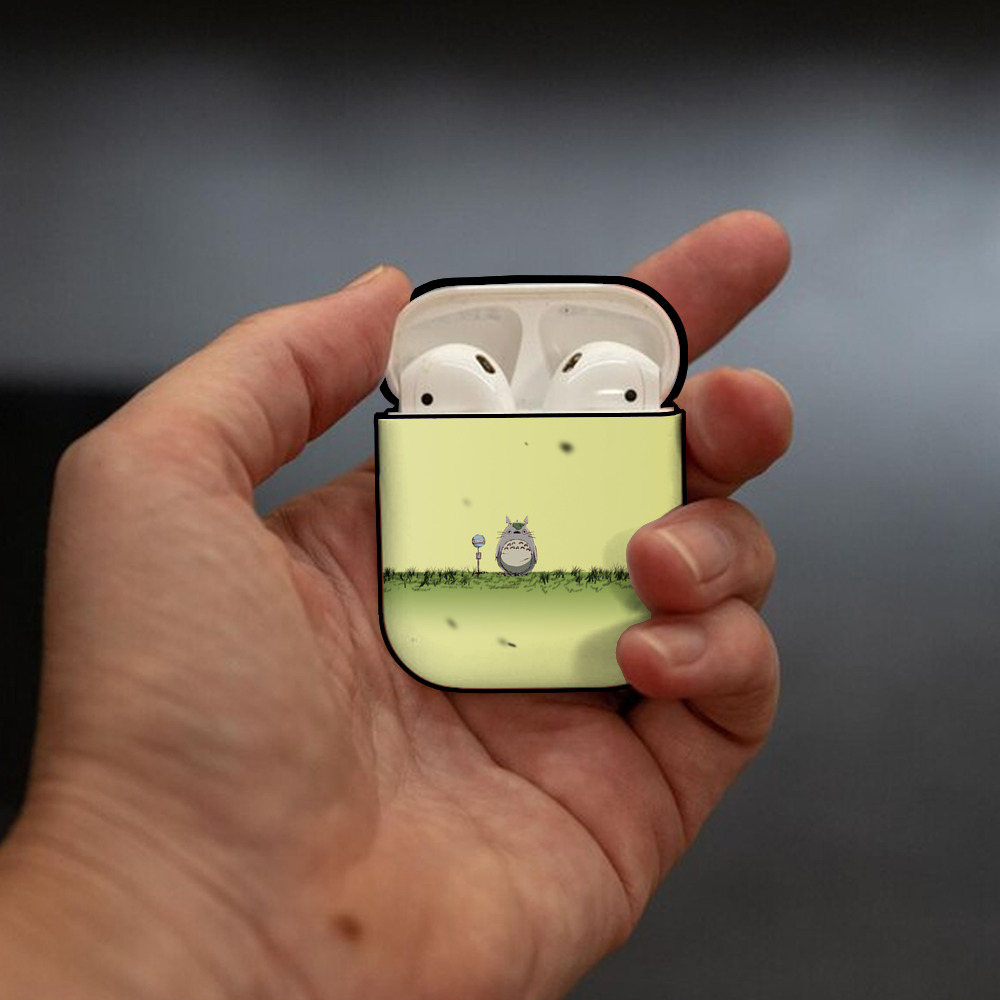 となりのトトロ 草壁メイ 草壁サツキ My Neighbor Totoro Satsuki Kusakabe Mei Kusakabe AirPods 第2世代保護ケース ハードシェル ブラック 耐衝撃・防指紋・カラビナ付き