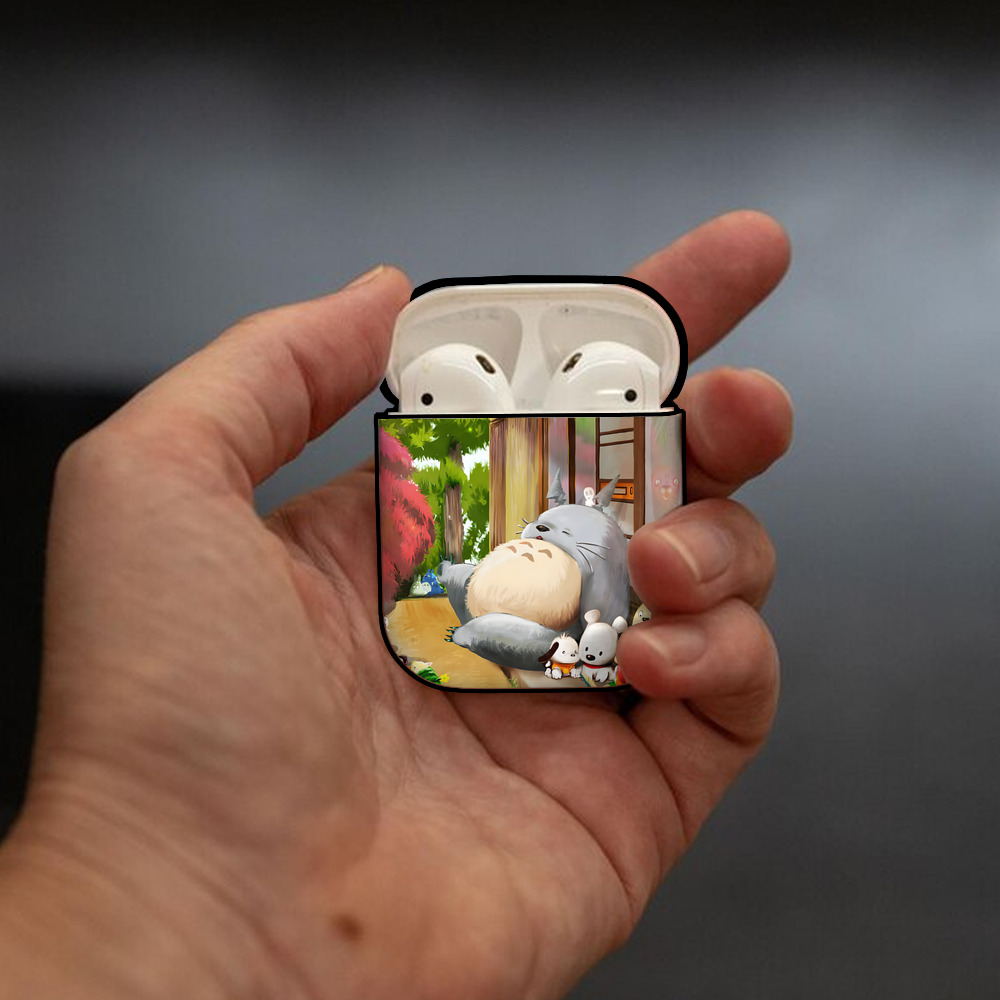 となりのトトロ 草壁メイ 草壁サツキ My Neighbor Totoro Satsuki Kusakabe Mei Kusakabe AirPods 第2世代保護ケース ハードシェル ブラック 耐衝撃・防指紋・カラビナ付き