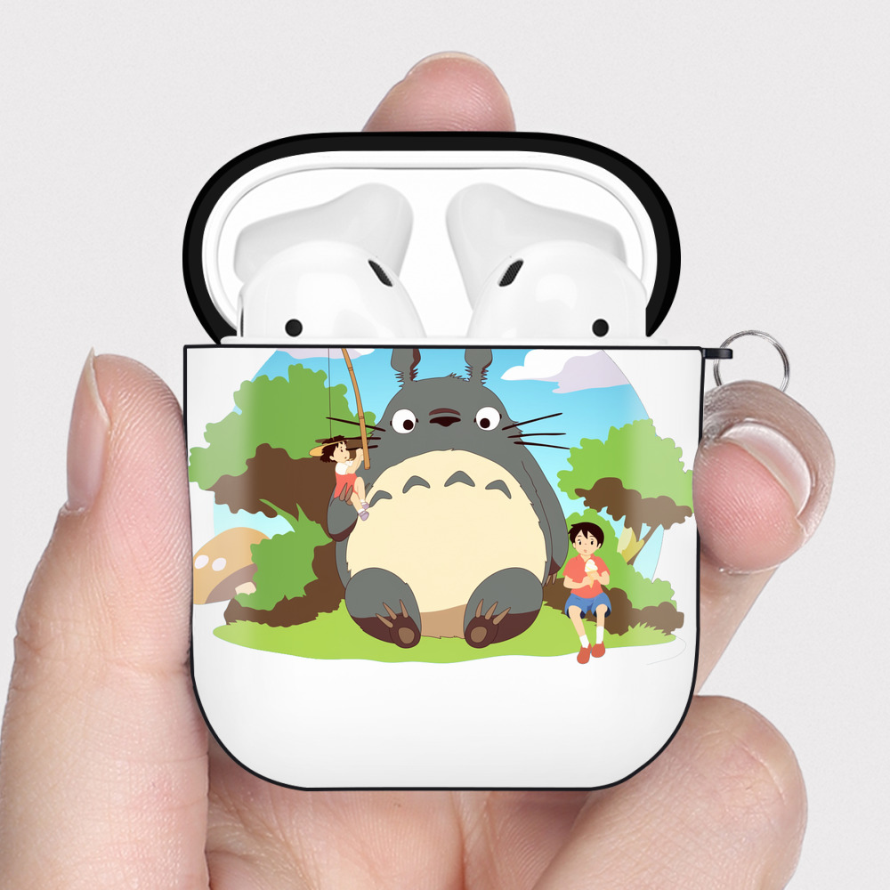 （画像用） となりのトトロ 草壁メイ 草壁サツキ My Neighbor Totoro Satsuki Kusakabe Mei Kusakabe AirPods 第2世代保護ケース ハードシェル ブラック 耐衝撃・防指紋・カラビナ付き