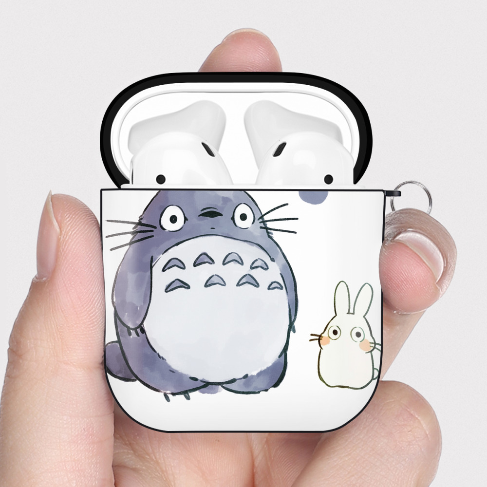 （画像用） となりのトトロ 草壁メイ 草壁サツキ My Neighbor Totoro Satsuki Kusakabe Mei Kusakabe AirPods 第2世代保護ケース ハードシェル ブラック 耐衝撃・防指紋・カラビナ付き