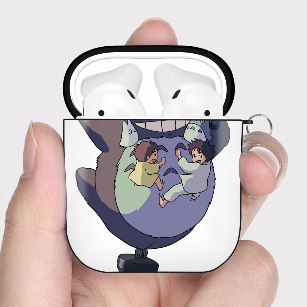 （画像用） となりのトトロ 草壁メイ 草壁サツキ My Neighbor Totoro Satsuki Kusakabe Mei Kusakabe AirPods 第2世代保護ケース ハードシェル ブラック 耐衝撃・防指紋・カラビナ付き