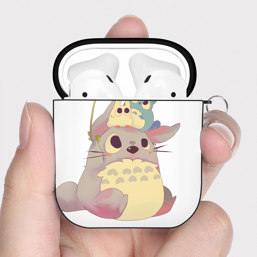 （画像用） となりのトトロ 草壁メイ 草壁サツキ My Neighbor Totoro Satsuki Kusakabe Mei Kusakabe AirPods 第2世代保護ケース ハードシェル ブラック 耐衝撃・防指紋・カラビナ付き