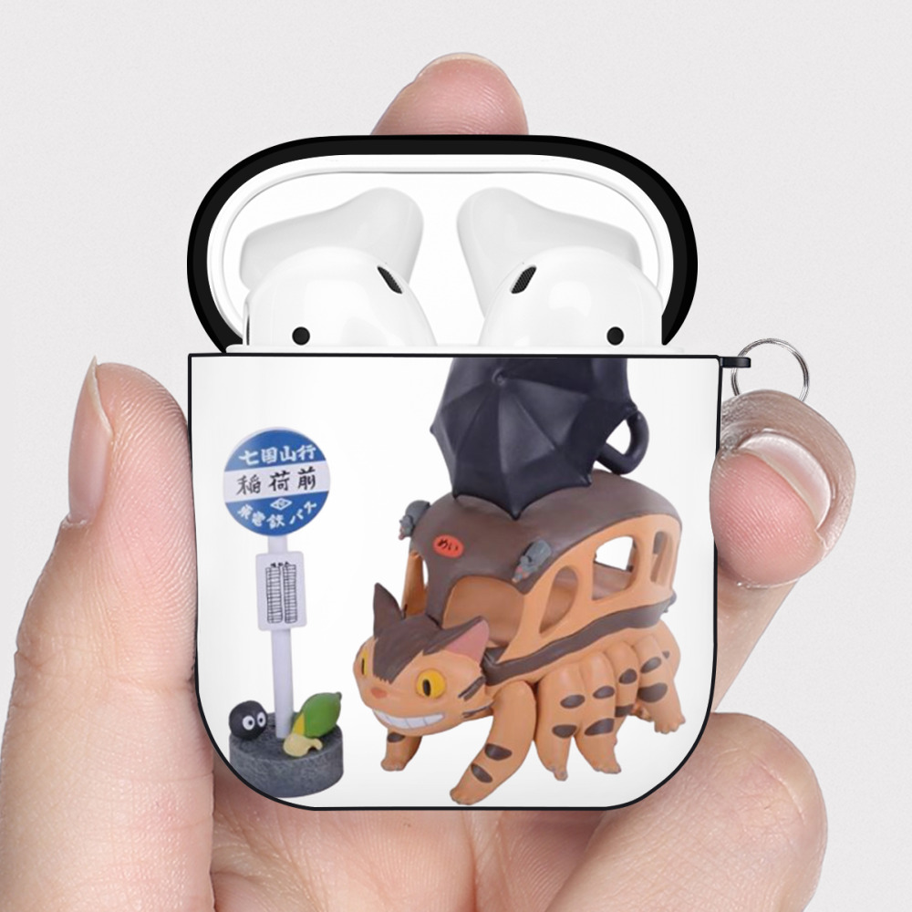 （画像用） となりのトトロ 草壁メイ 草壁サツキ My Neighbor Totoro Satsuki Kusakabe Mei Kusakabe AirPods 第2世代保護ケース ハードシェル ブラック 耐衝撃・防指紋・カラビナ付き