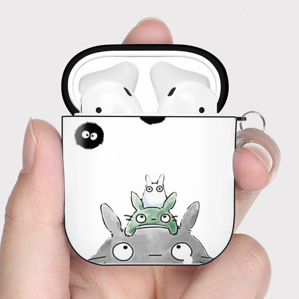 （画像用） となりのトトロ 草壁メイ 草壁サツキ My Neighbor Totoro Satsuki Kusakabe Mei Kusakabe AirPods 第2世代保護ケース ハードシェル ブラック 耐衝撃・防指紋・カラビナ付き