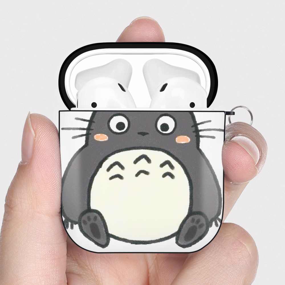 （画像用） となりのトトロ 草壁メイ 草壁サツキ My Neighbor Totoro Satsuki Kusakabe Mei Kusakabe AirPods 第2世代保護ケース ハードシェル ブラック 耐衝撃・防指紋・カラビナ付き