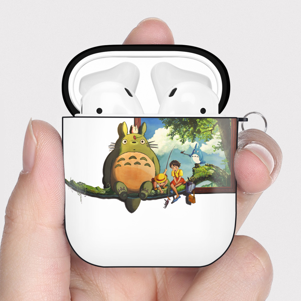 （画像用） となりのトトロ 草壁メイ 草壁サツキ My Neighbor Totoro Satsuki Kusakabe Mei Kusakabe AirPods 第2世代保護ケース ハードシェル ブラック 耐衝撃・防指紋・カラビナ付き