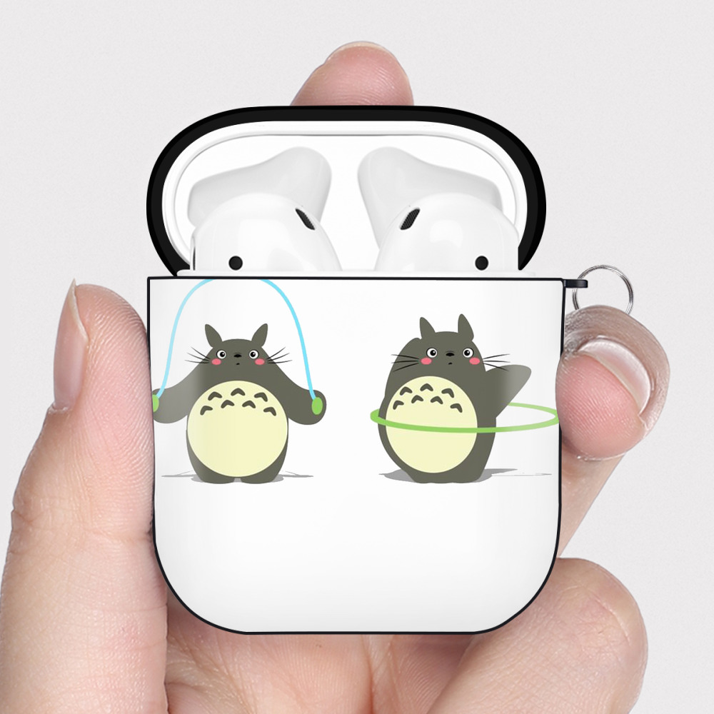 （画像用） となりのトトロ 草壁メイ 草壁サツキ My Neighbor Totoro Satsuki Kusakabe Mei Kusakabe AirPods 第2世代保護ケース ハードシェル ブラック 耐衝撃・防指紋・カラビナ付き