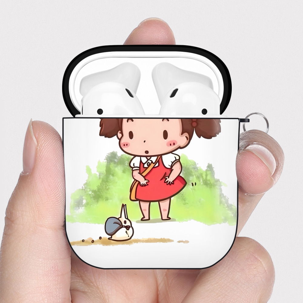 （画像用） となりのトトロ 草壁メイ 草壁サツキ My Neighbor Totoro Satsuki Kusakabe Mei Kusakabe AirPods 第2世代保護ケース ハードシェル ブラック 耐衝撃・防指紋・カラビナ付き