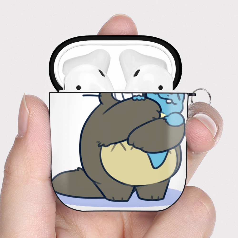 （画像用） となりのトトロ 草壁メイ 草壁サツキ My Neighbor Totoro Satsuki Kusakabe Mei Kusakabe AirPods 第2世代保護ケース ハードシェル ブラック 耐衝撃・防指紋・カラビナ付き