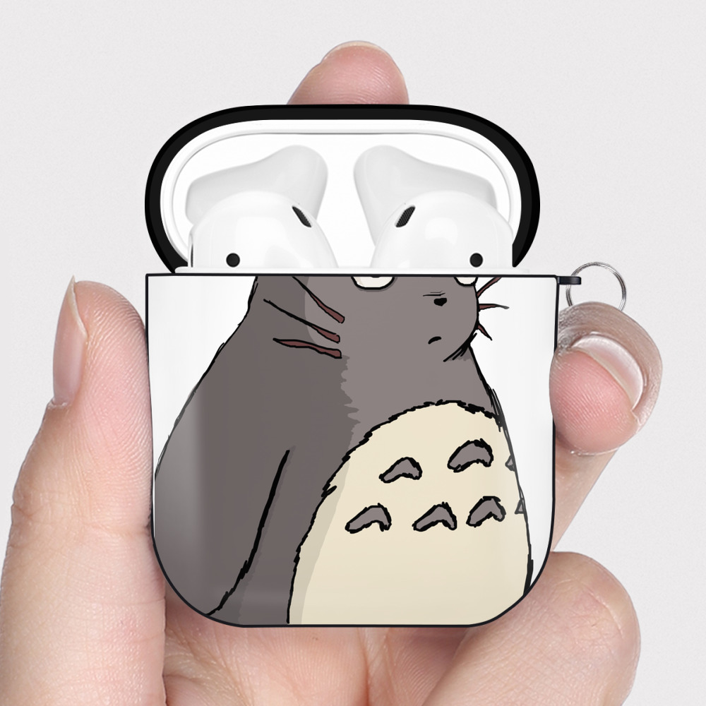 （画像用） となりのトトロ 草壁メイ 草壁サツキ My Neighbor Totoro Satsuki Kusakabe Mei Kusakabe AirPods 第2世代保護ケース ハードシェル ブラック 耐衝撃・防指紋・カラビナ付き