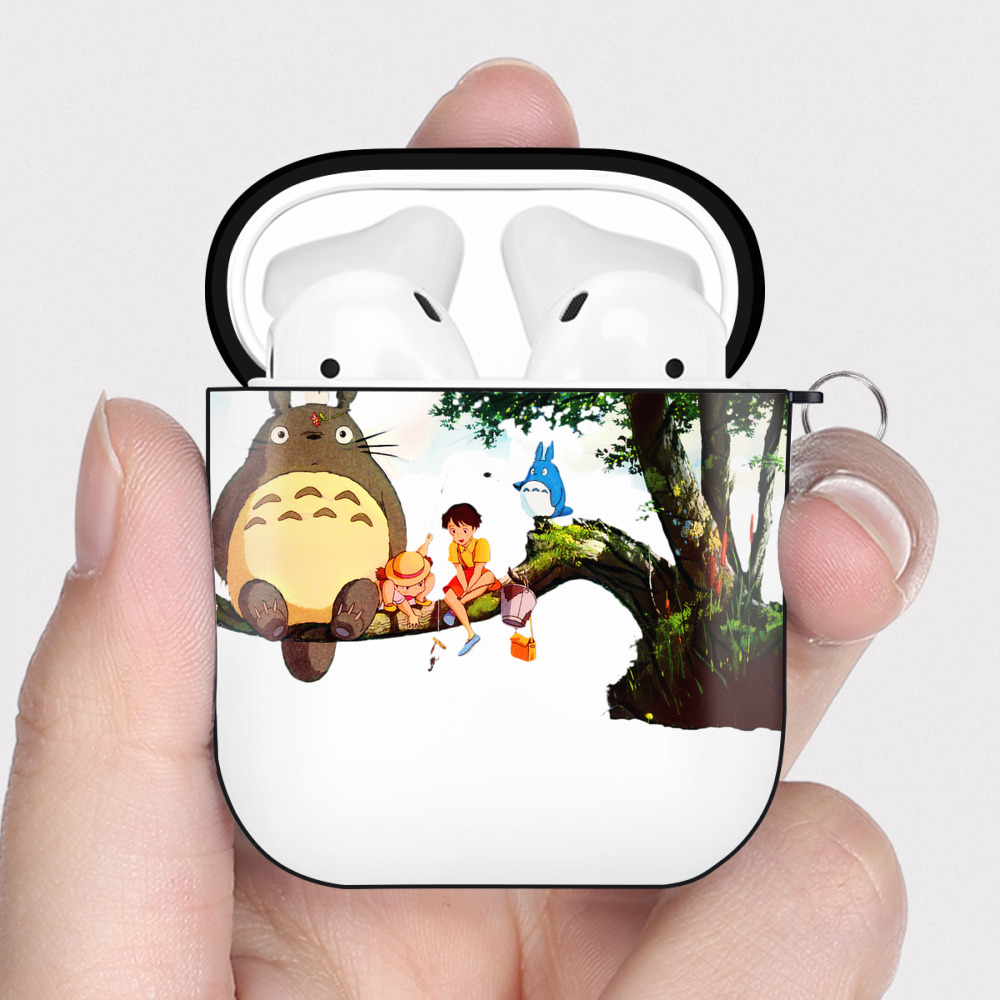（画像用） となりのトトロ 草壁メイ 草壁サツキ My Neighbor Totoro Satsuki Kusakabe Mei Kusakabe AirPods 第2世代保護ケース ハードシェル ブラック 耐衝撃・防指紋・カラビナ付き