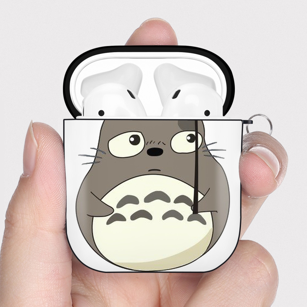 （画像用） となりのトトロ 草壁メイ 草壁サツキ My Neighbor Totoro Satsuki Kusakabe Mei Kusakabe AirPods 第2世代保護ケース ハードシェル ブラック 耐衝撃・防指紋・カラビナ付き