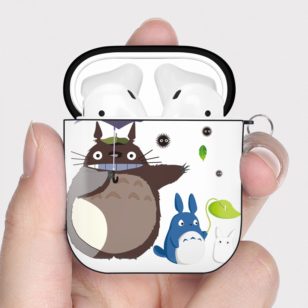 （画像用） となりのトトロ 草壁メイ 草壁サツキ My Neighbor Totoro Satsuki Kusakabe Mei Kusakabe AirPods 第2世代保護ケース ハードシェル ブラック 耐衝撃・防指紋・カラビナ付き