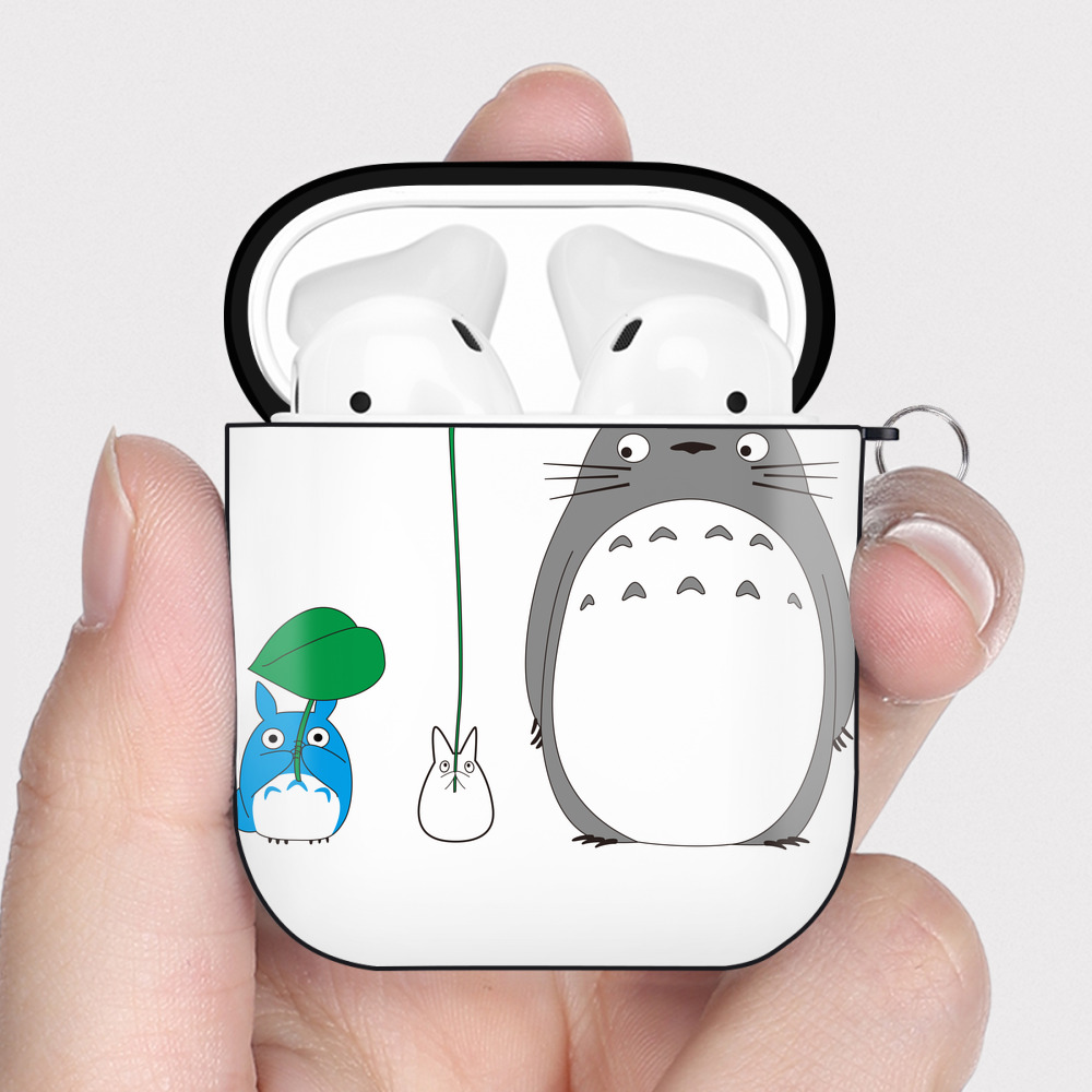 （画像用） となりのトトロ 草壁メイ 草壁サツキ My Neighbor Totoro Satsuki Kusakabe Mei Kusakabe AirPods 第2世代保護ケース ハードシェル ブラック 耐衝撃・防指紋・カラビナ付き