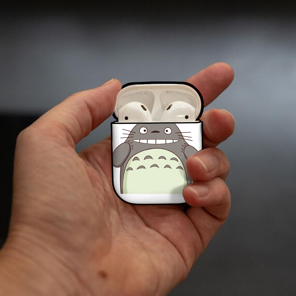 となりのトトロ 草壁メイ 草壁サツキ My Neighbor Totoro Satsuki Kusakabe Mei Kusakabe AirPods 第2世代保護ケース ハードシェル ブラック 耐衝撃・防指紋・カラビナ付き