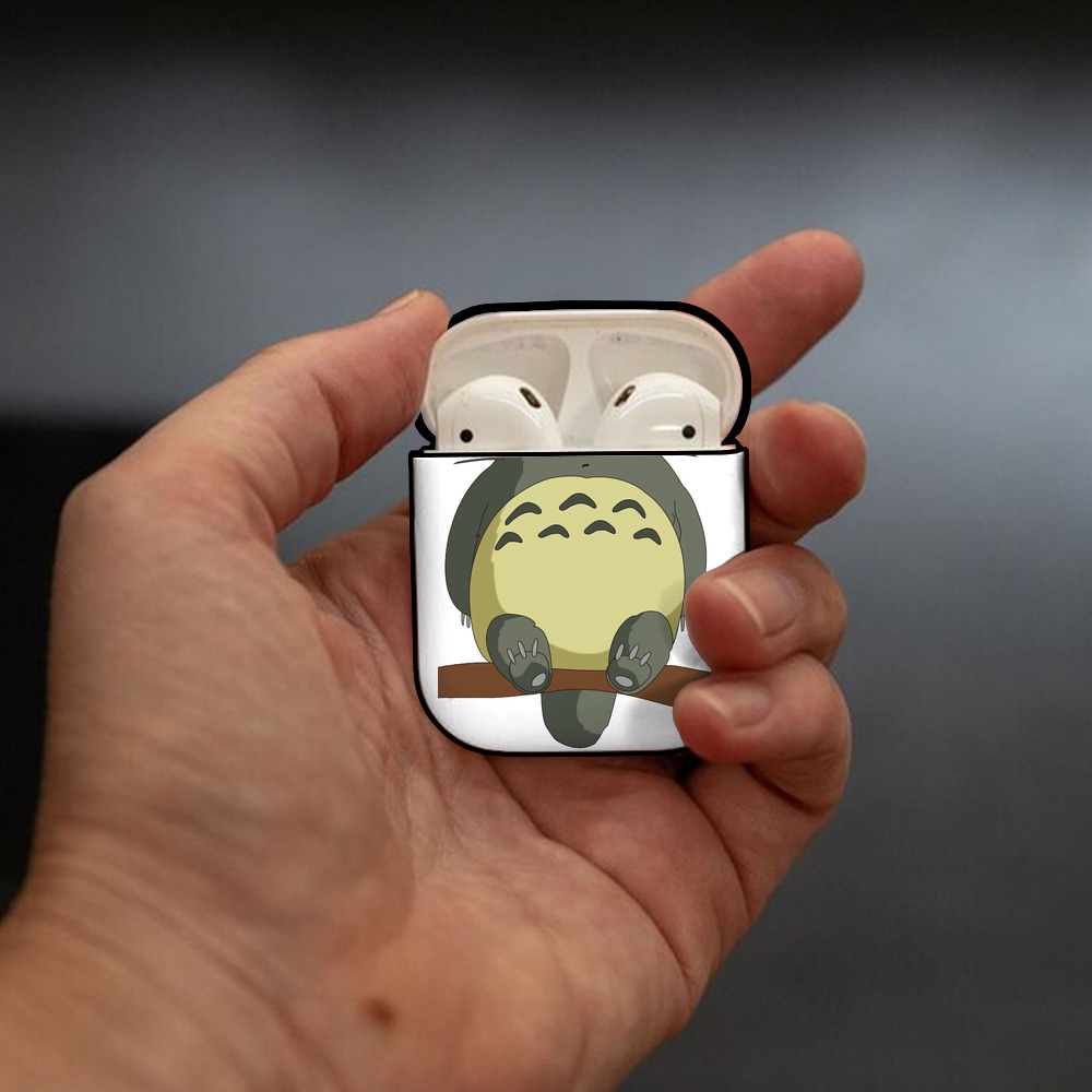 となりのトトロ 草壁メイ 草壁サツキ My Neighbor Totoro Satsuki Kusakabe Mei Kusakabe AirPods 第2世代保護ケース ハードシェル ブラック 耐衝撃・防指紋・カラビナ付き