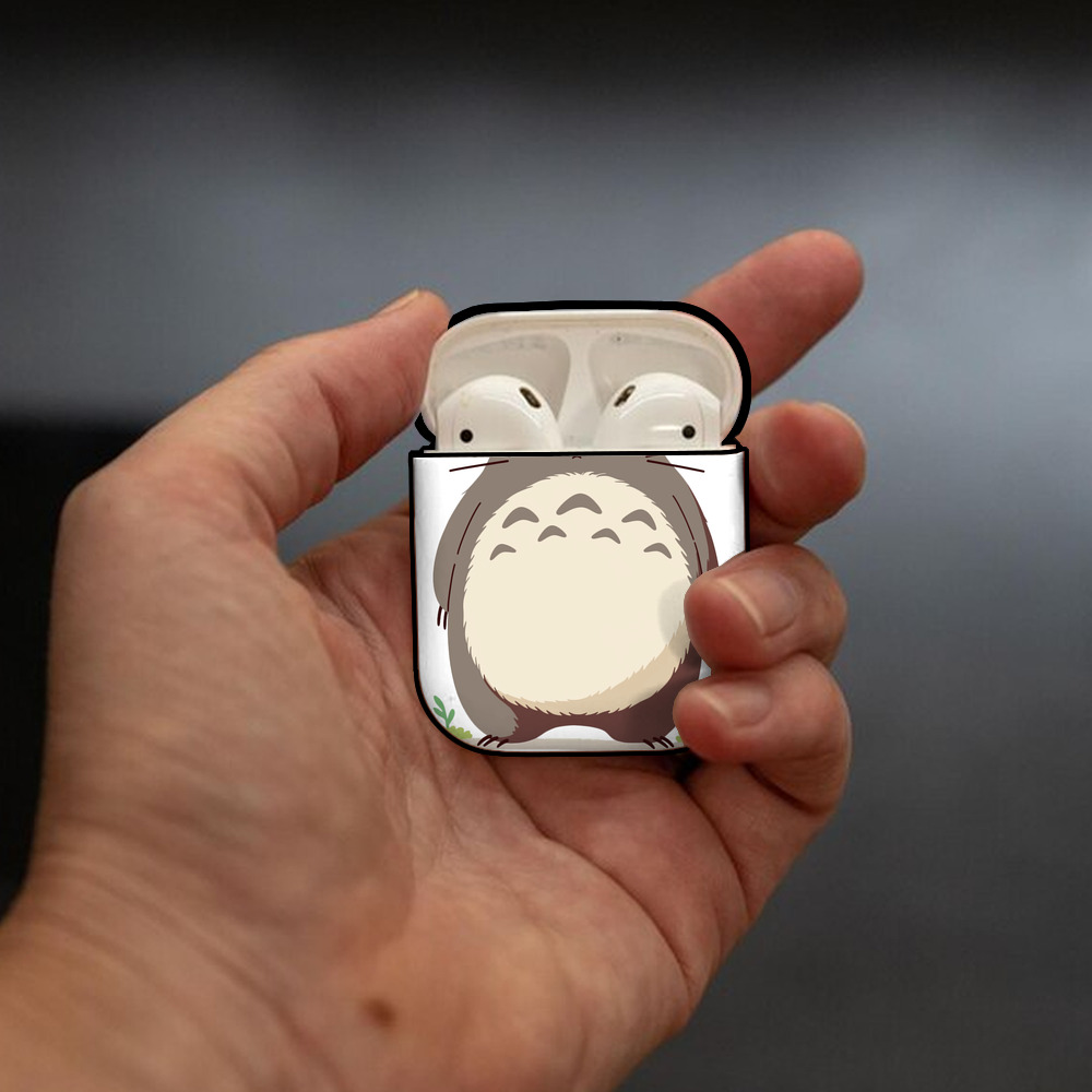 となりのトトロ 草壁メイ 草壁サツキ My Neighbor Totoro Satsuki Kusakabe Mei Kusakabe AirPods 第2世代保護ケース ハードシェル ブラック 耐衝撃・防指紋・カラビナ付き