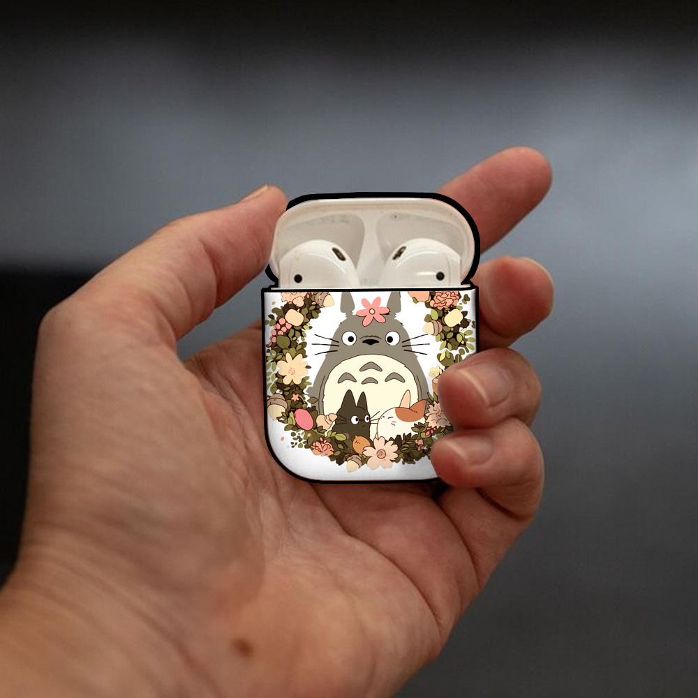 となりのトトロ 草壁メイ 草壁サツキ My Neighbor Totoro Satsuki Kusakabe Mei Kusakabe AirPods 第2世代保護ケース ハードシェル ブラック 耐衝撃・防指紋・カラビナ付き