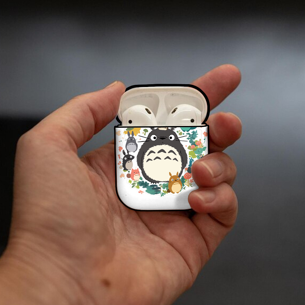 となりのトトロ 草壁メイ 草壁サツキ My Neighbor Totoro Satsuki Kusakabe Mei Kusakabe AirPods 第2世代保護ケース ハードシェル ブラック 耐衝撃・防指紋・カラビナ付き