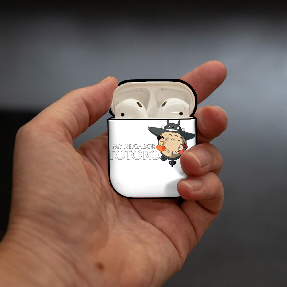 となりのトトロ 草壁メイ 草壁サツキ My Neighbor Totoro Satsuki Kusakabe Mei Kusakabe AirPods 第2世代保護ケース ハードシェル ブラック 耐衝撃・防指紋・カラビナ付き