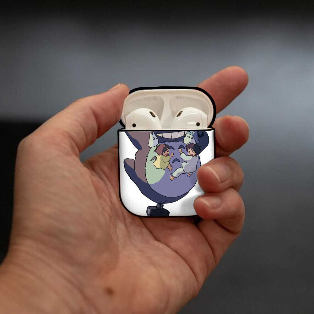 となりのトトロ 草壁メイ 草壁サツキ My Neighbor Totoro Satsuki Kusakabe Mei Kusakabe AirPods 第2世代保護ケース ハードシェル ブラック 耐衝撃・防指紋・カラビナ付き
