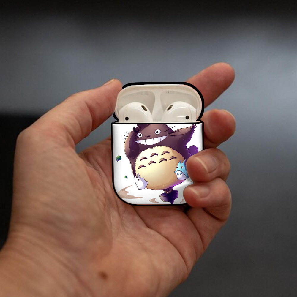 となりのトトロ 草壁メイ 草壁サツキ My Neighbor Totoro Satsuki Kusakabe Mei Kusakabe AirPods 第2世代保護ケース ハードシェル ブラック 耐衝撃・防指紋・カラビナ付き