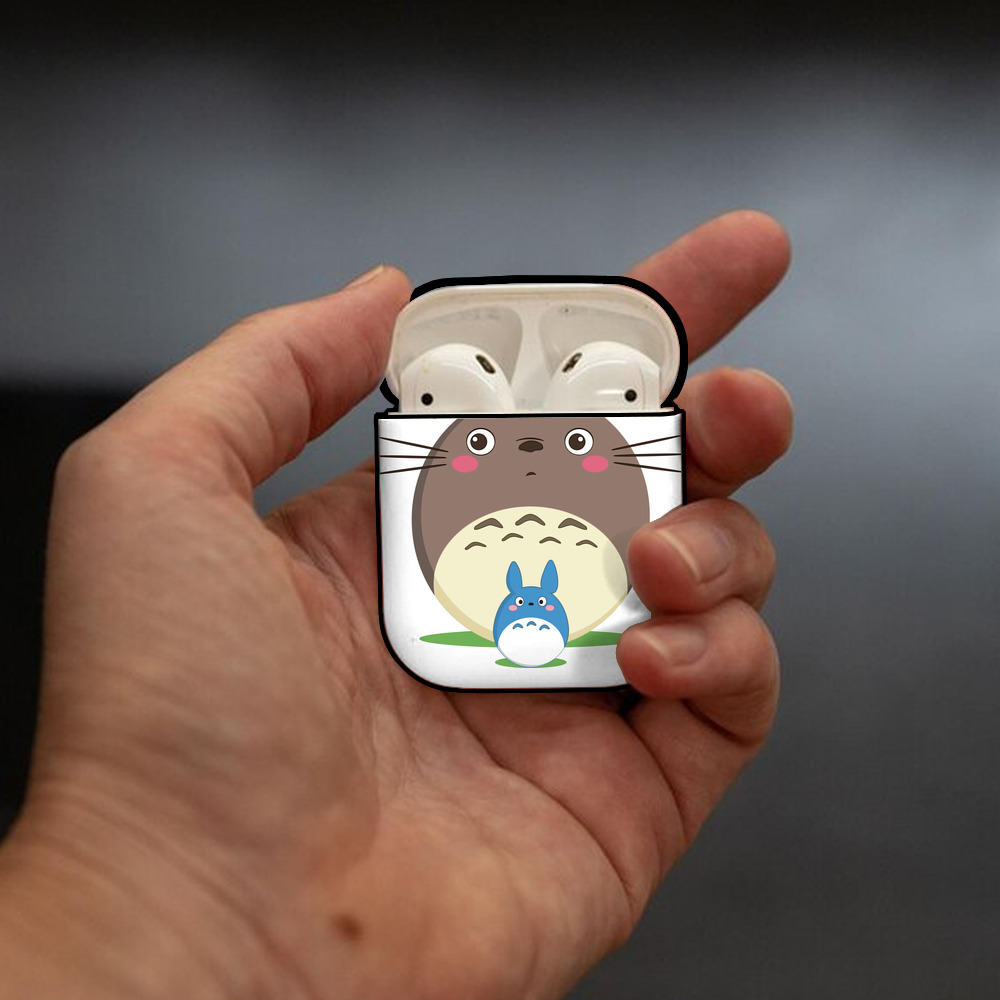 となりのトトロ 草壁メイ 草壁サツキ My Neighbor Totoro Satsuki Kusakabe Mei Kusakabe AirPods 第2世代保護ケース ハードシェル ブラック 耐衝撃・防指紋・カラビナ付き