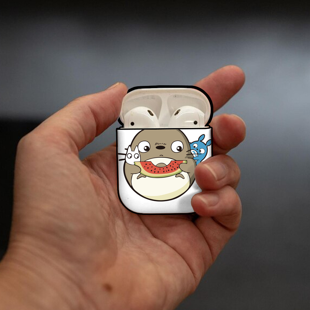 となりのトトロ 草壁メイ 草壁サツキ My Neighbor Totoro Satsuki Kusakabe Mei Kusakabe AirPods 第2世代保護ケース ハードシェル ブラック 耐衝撃・防指紋・カラビナ付き