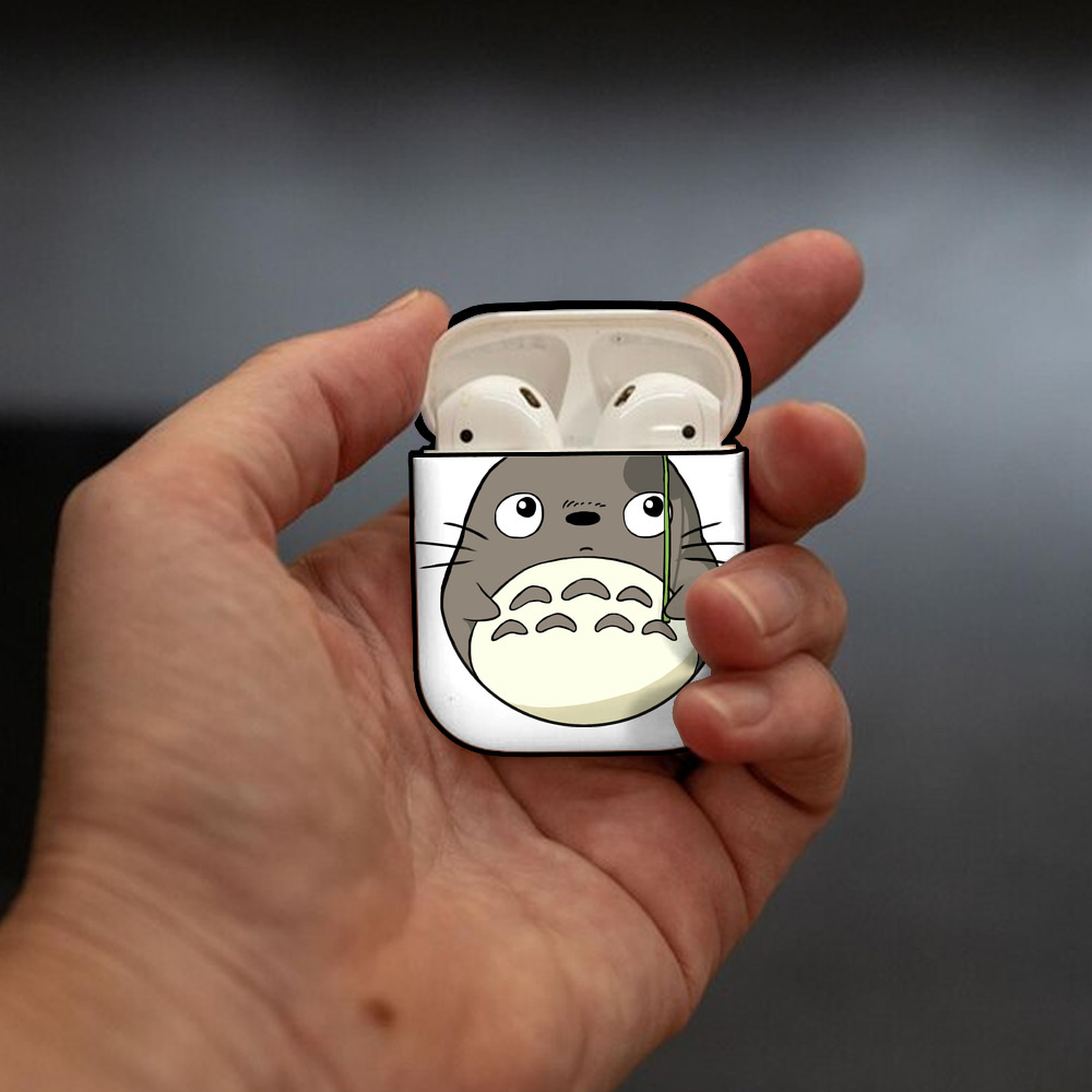 となりのトトロ 草壁メイ 草壁サツキ My Neighbor Totoro Satsuki Kusakabe Mei Kusakabe AirPods 第2世代保護ケース ハードシェル ブラック 耐衝撃・防指紋・カラビナ付き