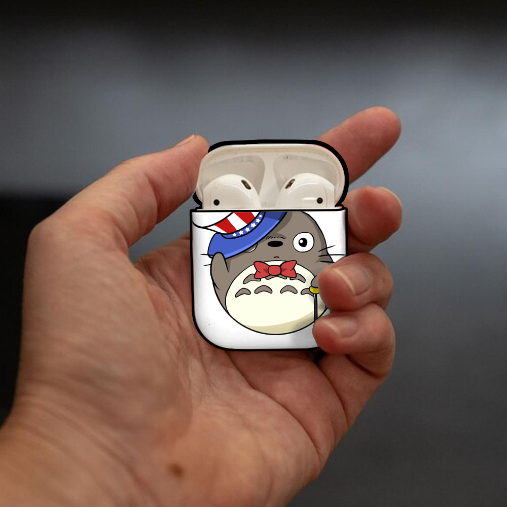 となりのトトロ 草壁メイ 草壁サツキ My Neighbor Totoro Satsuki Kusakabe Mei Kusakabe AirPods 第2世代保護ケース ハードシェル ブラック 耐衝撃・防指紋・カラビナ付き