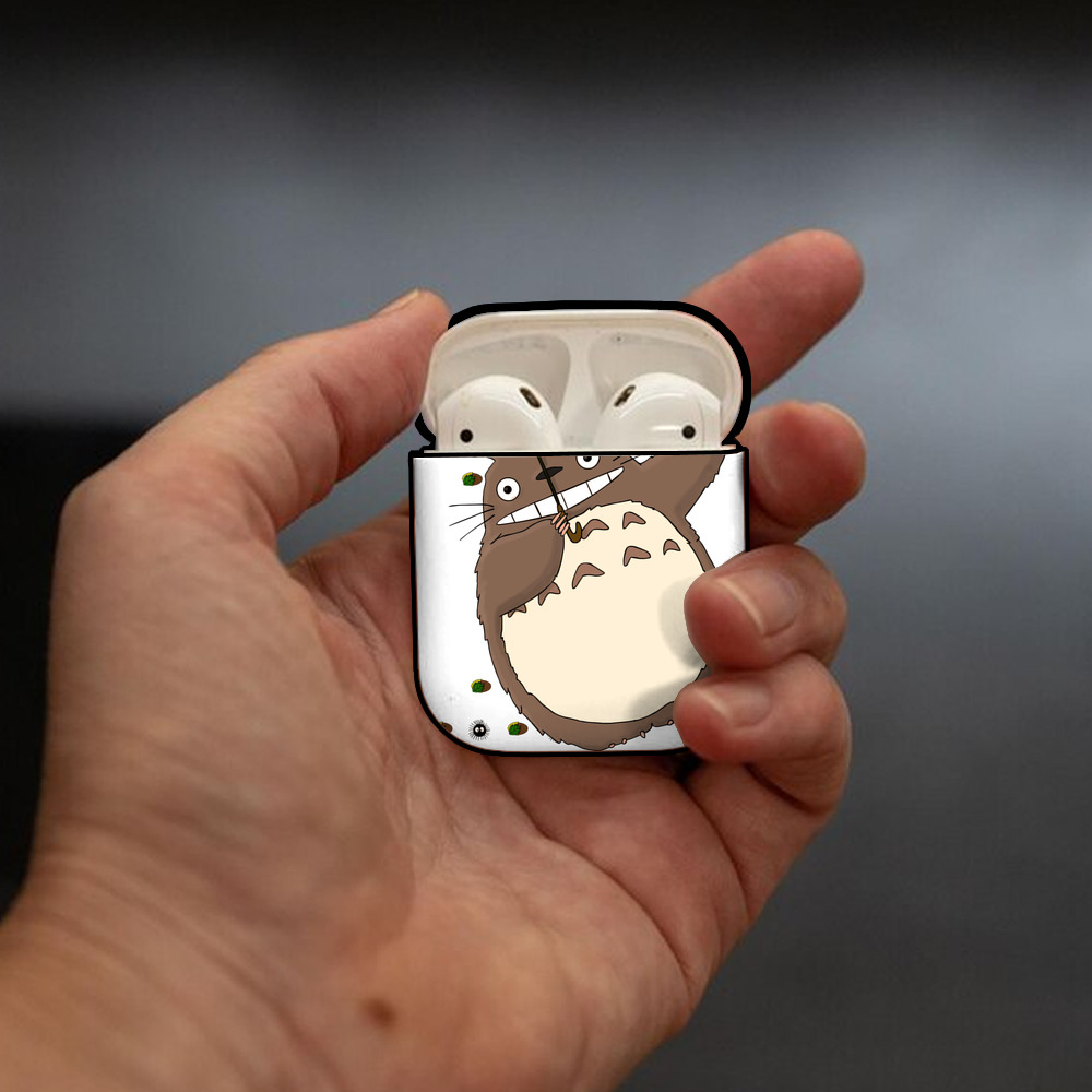 となりのトトロ 草壁メイ 草壁サツキ My Neighbor Totoro Satsuki Kusakabe Mei Kusakabe AirPods 第2世代保護ケース ハードシェル ブラック 耐衝撃・防指紋・カラビナ付き