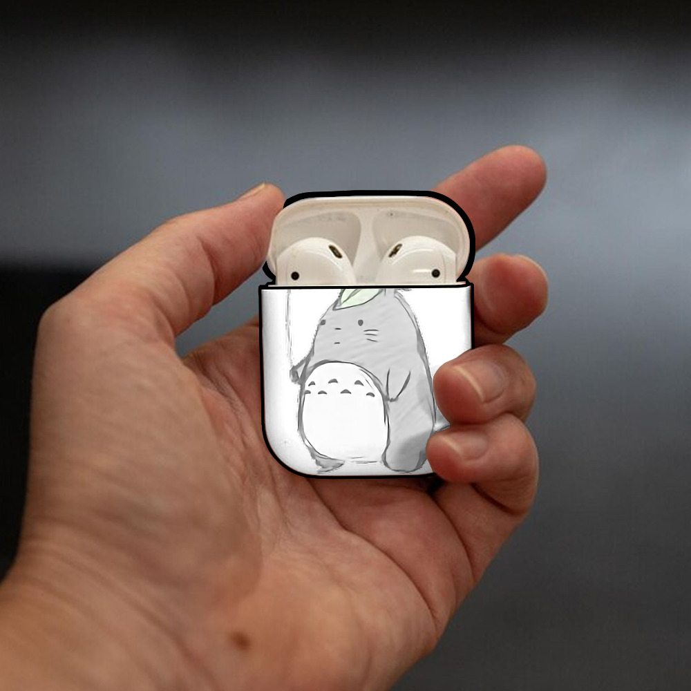 となりのトトロ 草壁メイ 草壁サツキ My Neighbor Totoro Satsuki Kusakabe Mei Kusakabe AirPods 第2世代保護ケース ハードシェル ブラック 耐衝撃・防指紋・カラビナ付き
