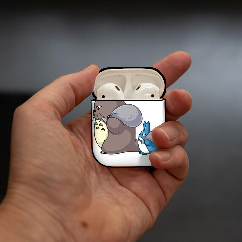 となりのトトロ 草壁メイ 草壁サツキ My Neighbor Totoro Satsuki Kusakabe Mei Kusakabe AirPods 第2世代保護ケース ハードシェル ブラック 耐衝撃・防指紋・カラビナ付き