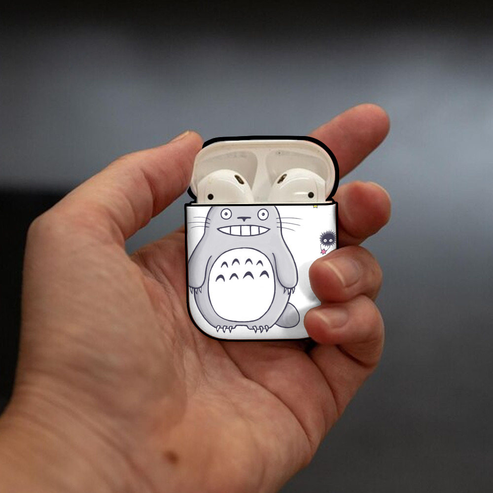 となりのトトロ 草壁メイ 草壁サツキ My Neighbor Totoro Satsuki Kusakabe Mei Kusakabe AirPods 第2世代保護ケース ハードシェル ブラック 耐衝撃・防指紋・カラビナ付き