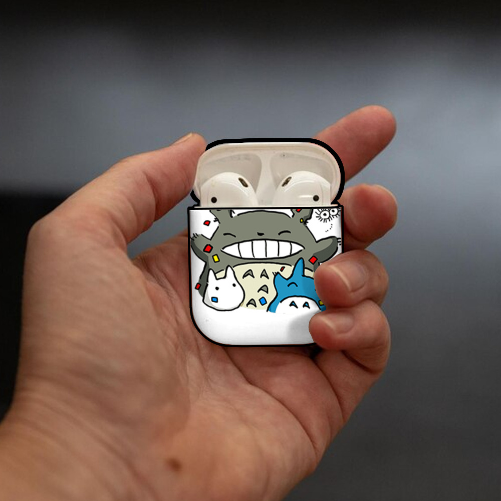 となりのトトロ 草壁メイ 草壁サツキ My Neighbor Totoro Satsuki Kusakabe Mei Kusakabe AirPods 第2世代保護ケース ハードシェル ブラック 耐衝撃・防指紋・カラビナ付き