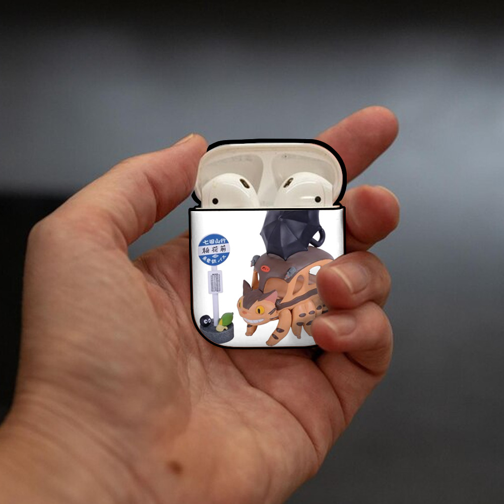 となりのトトロ 草壁メイ 草壁サツキ My Neighbor Totoro Satsuki Kusakabe Mei Kusakabe AirPods 第2世代保護ケース ハードシェル ブラック 耐衝撃・防指紋・カラビナ付き