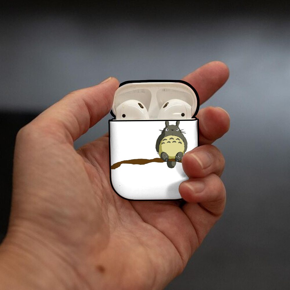 となりのトトロ 草壁メイ 草壁サツキ My Neighbor Totoro Satsuki Kusakabe Mei Kusakabe AirPods 第2世代保護ケース ハードシェル ブラック 耐衝撃・防指紋・カラビナ付き