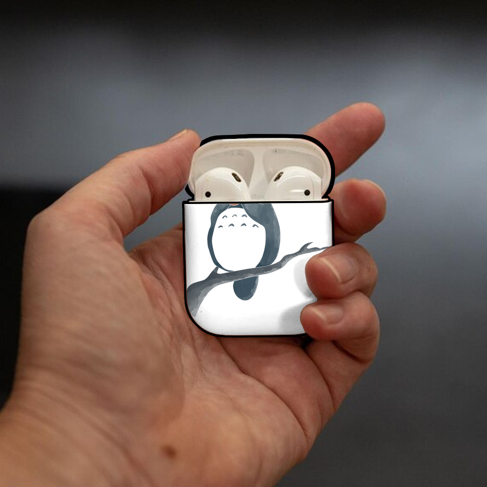 となりのトトロ 草壁メイ 草壁サツキ My Neighbor Totoro Satsuki Kusakabe Mei Kusakabe AirPods 第2世代保護ケース ハードシェル ブラック 耐衝撃・防指紋・カラビナ付き