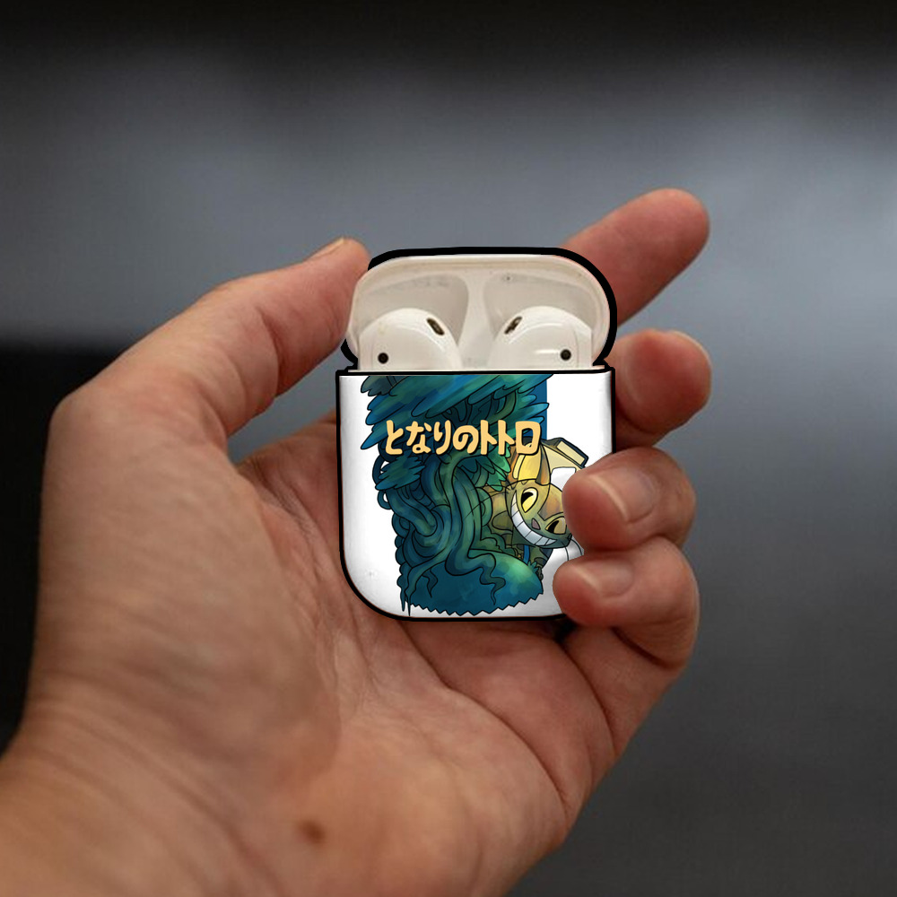 となりのトトロ 草壁メイ 草壁サツキ My Neighbor Totoro Satsuki Kusakabe Mei Kusakabe AirPods 第2世代保護ケース ハードシェル ブラック 耐衝撃・防指紋・カラビナ付き