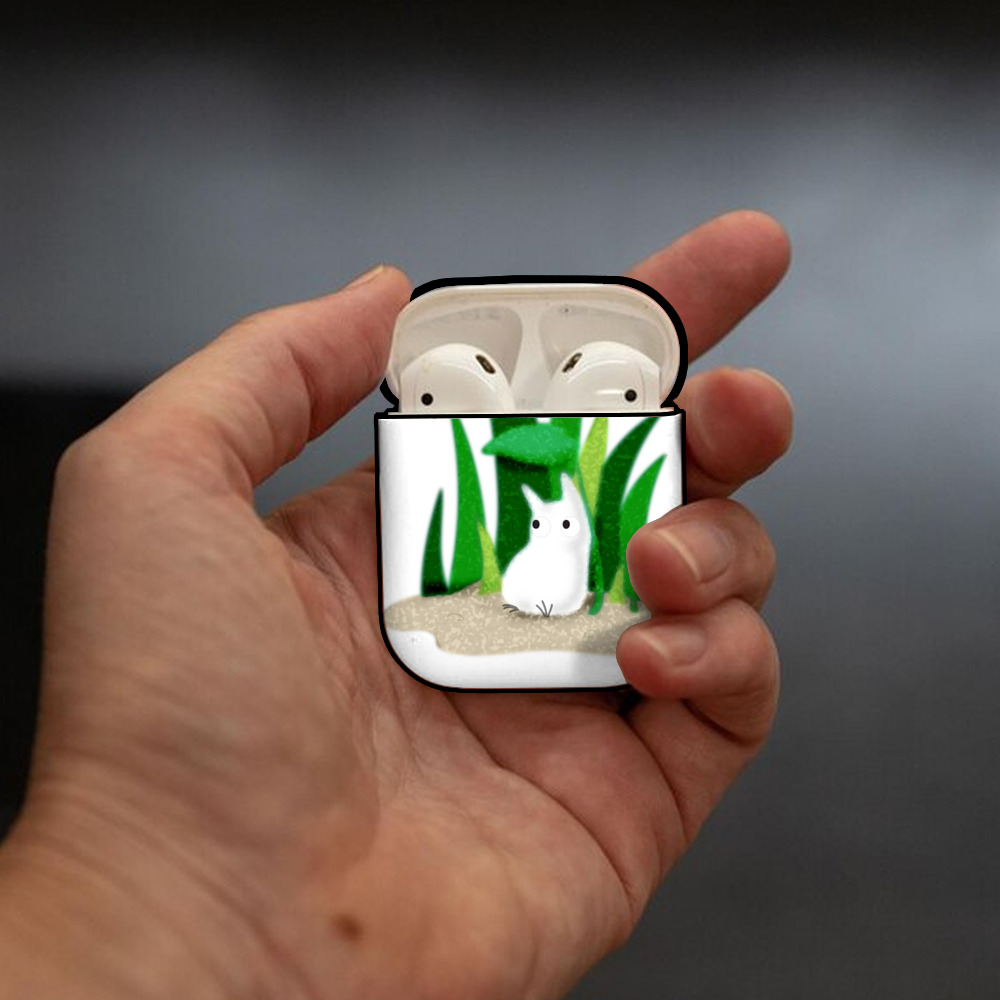 となりのトトロ 草壁メイ 草壁サツキ My Neighbor Totoro Satsuki Kusakabe Mei Kusakabe AirPods 第2世代保護ケース ハードシェル ブラック 耐衝撃・防指紋・カラビナ付き