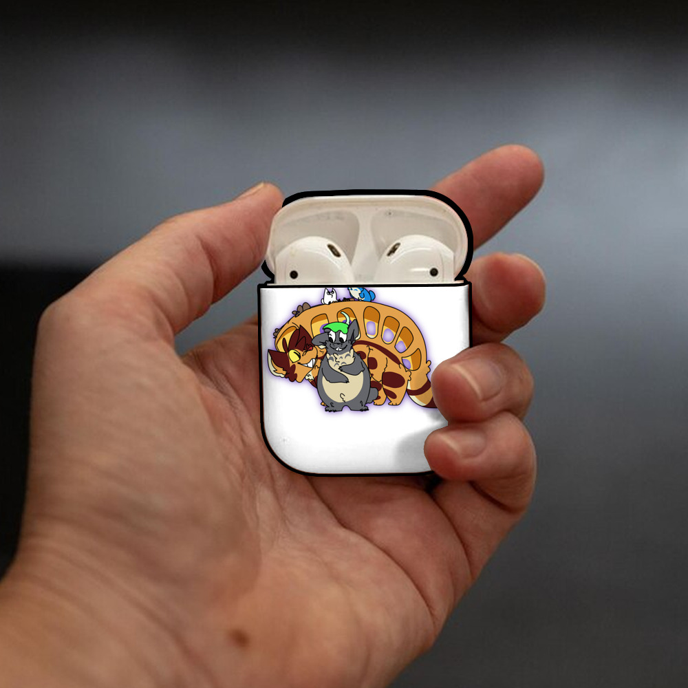 となりのトトロ 草壁メイ 草壁サツキ My Neighbor Totoro Satsuki Kusakabe Mei Kusakabe AirPods 第2世代保護ケース ハードシェル ブラック 耐衝撃・防指紋・カラビナ付き