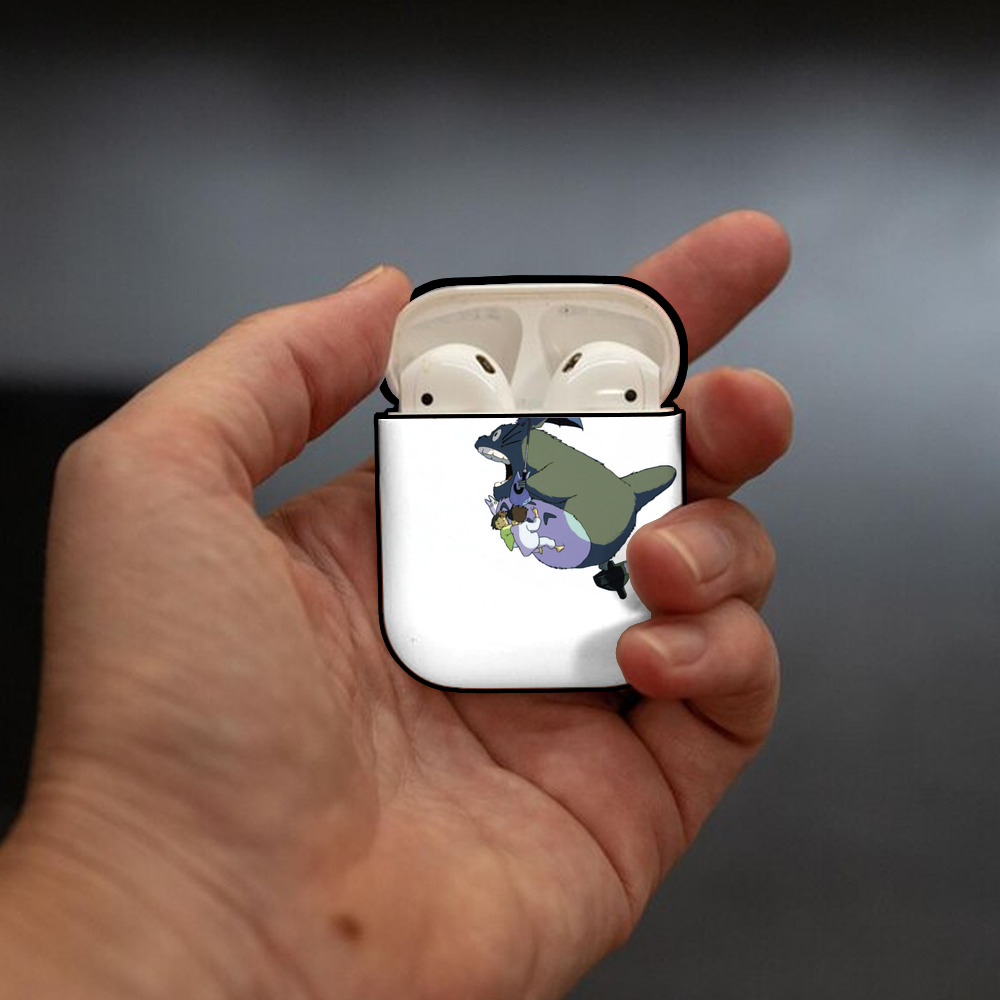 となりのトトロ 草壁メイ 草壁サツキ My Neighbor Totoro Satsuki Kusakabe Mei Kusakabe AirPods 第2世代保護ケース ハードシェル ブラック 耐衝撃・防指紋・カラビナ付き