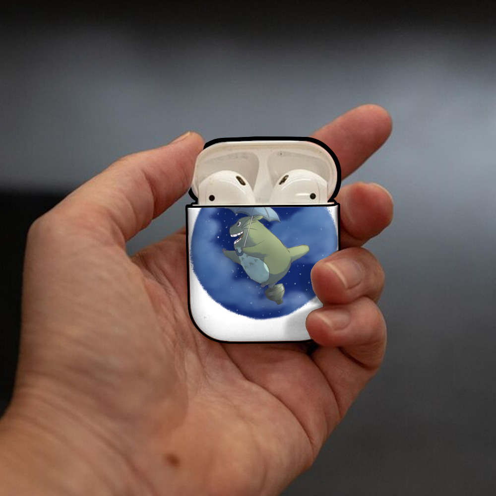 となりのトトロ 草壁メイ 草壁サツキ My Neighbor Totoro Satsuki Kusakabe Mei Kusakabe AirPods 第2世代保護ケース ハードシェル ブラック 耐衝撃・防指紋・カラビナ付き