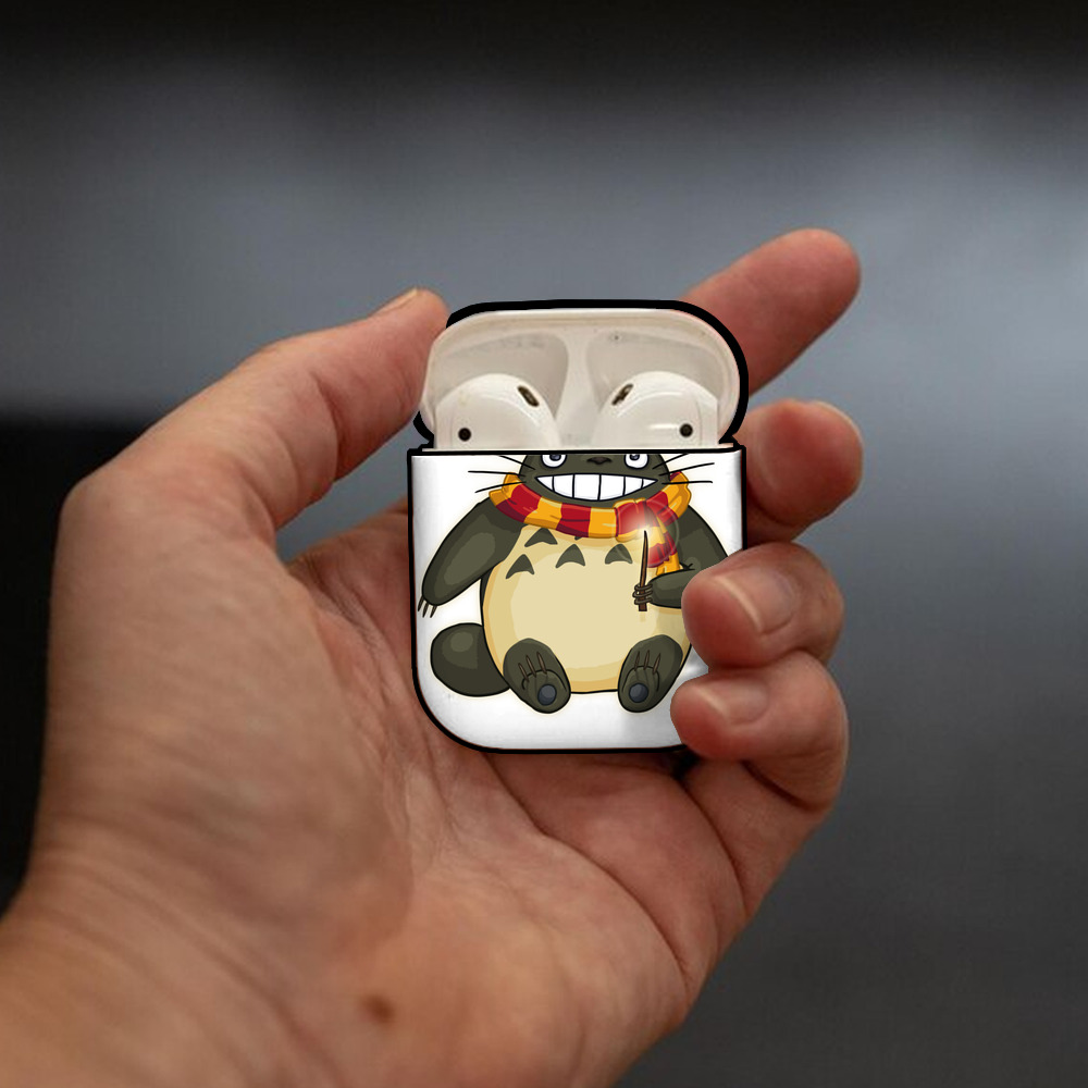 となりのトトロ 草壁メイ 草壁サツキ My Neighbor Totoro Satsuki Kusakabe Mei Kusakabe AirPods 第2世代保護ケース ハードシェル ブラック 耐衝撃・防指紋・カラビナ付き